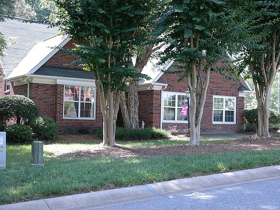 3rd image of 101 Winghaven Ct