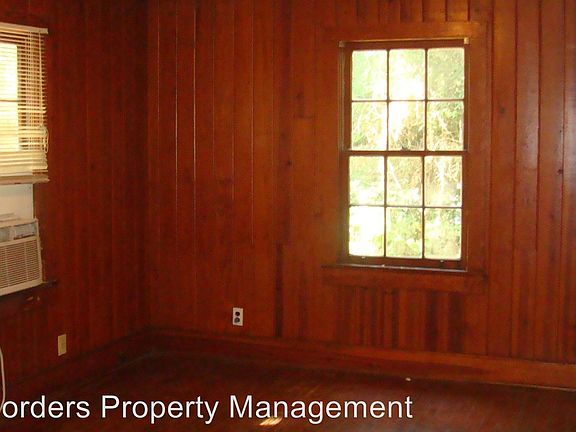 3rd image of 1405 Iola Dr