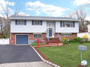 42 Julbet Dr, Sayville, NY 11782