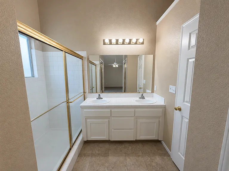5246 W Magill Ave — Photo 13