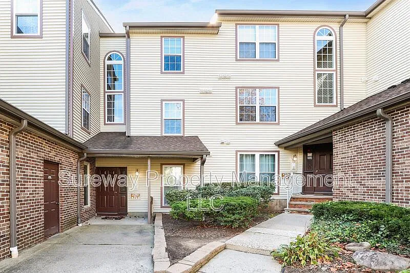 4242 Bayberry Ct