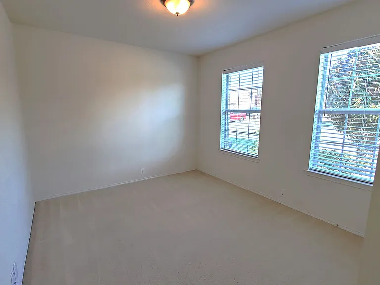 3021 Sawgrass Dr — Photo 5