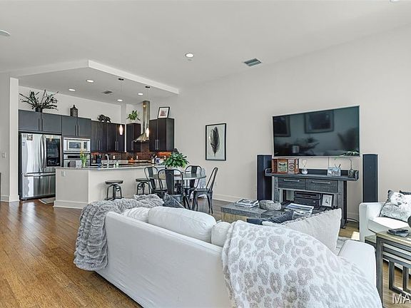 4th image of 8025 Maryland Ave Unit 2H