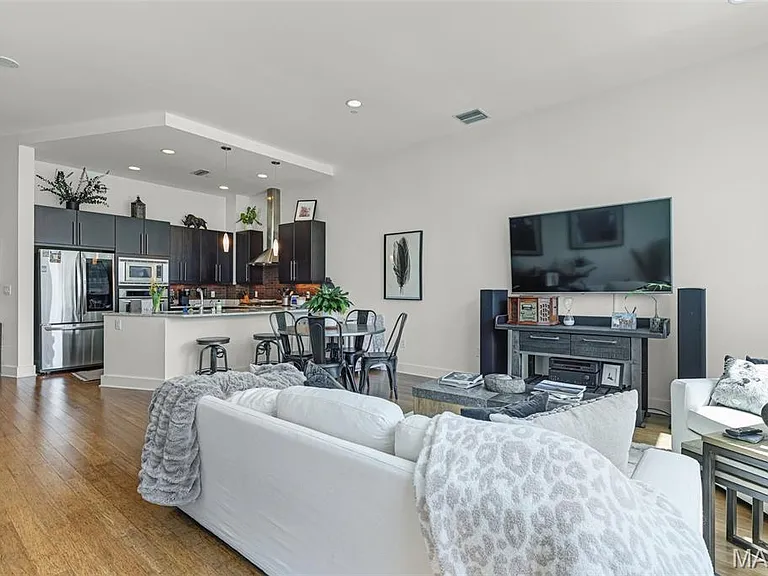 8025 Maryland Ave #2H — Photo 4