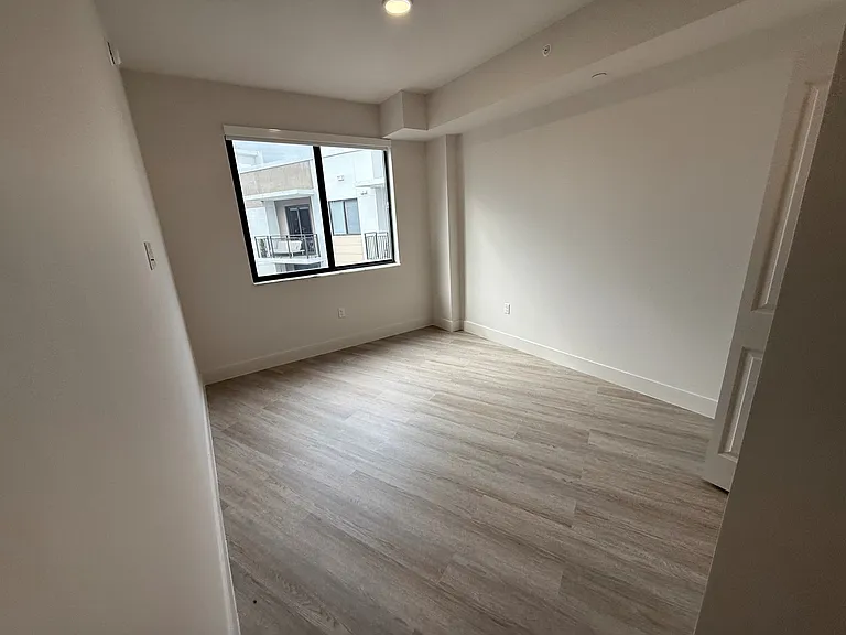 Bay Pointe Apartments — Photo 56