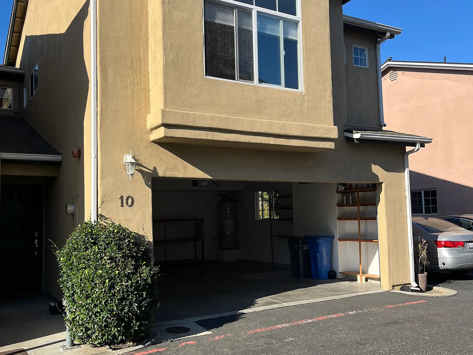 3 bed, 2.5 bath, 1230 sqft, $3,800 — Photo 2