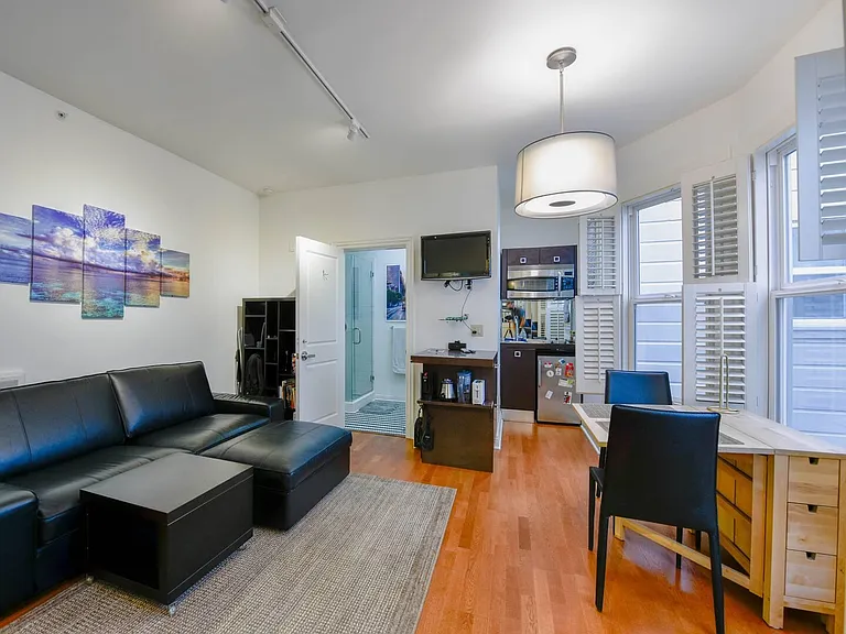 725 Pine St #205 — Photo 5
