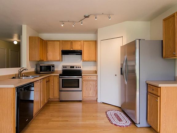 5th image of 917 Prairie Ln