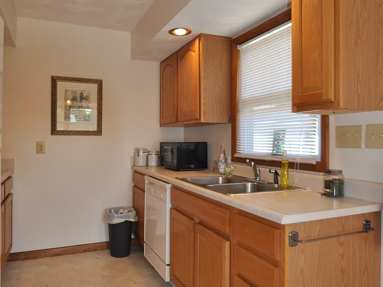200A N Smith Rd #A — Photo 5