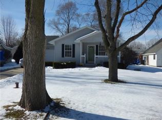 9512 Crestline Dr, Pinckney, MI 48169