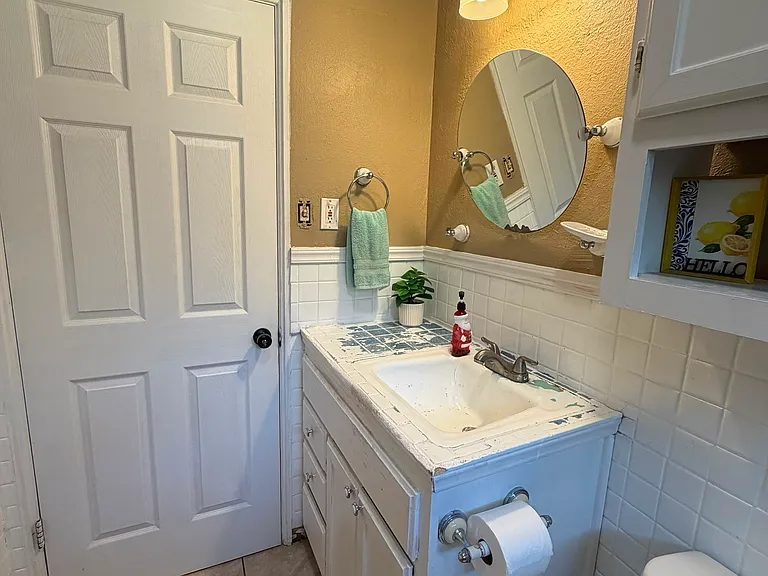21 Westmont Cir — Photo 1