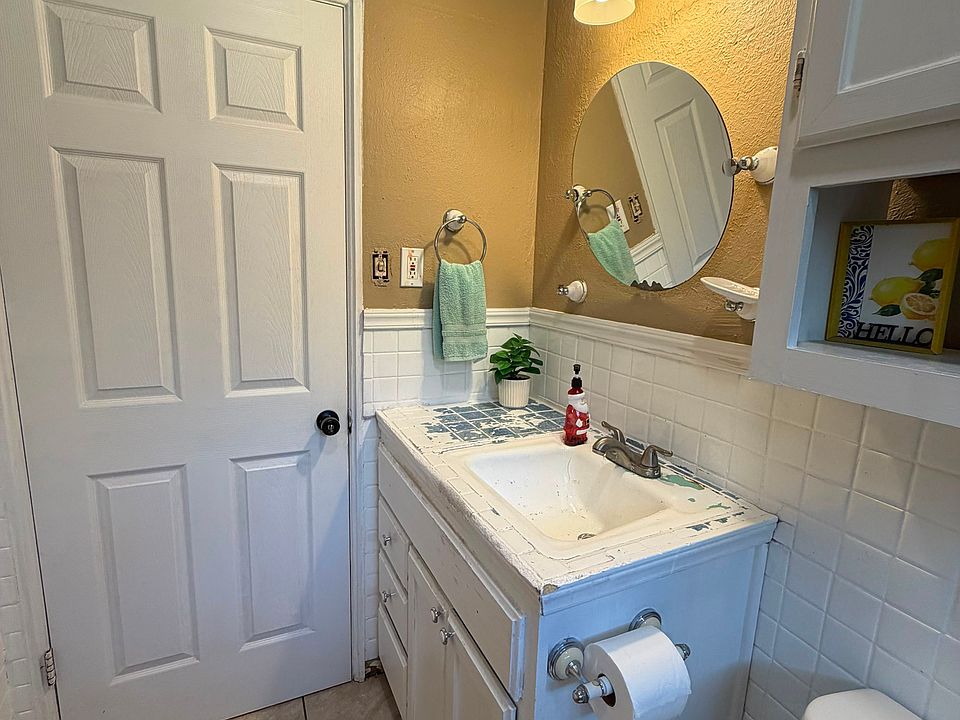 1st image of 21 Westmont Cir