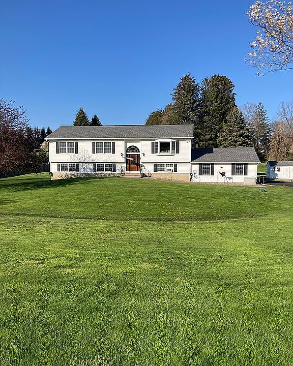 1st image of 16 Sonnet Ln