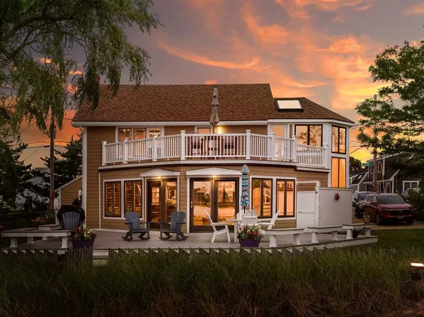 27 Harbor St, Newburyport, MA 01950