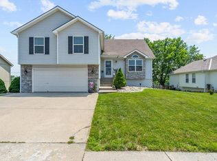 819 W 7th Ave, Kearney, MO 64060