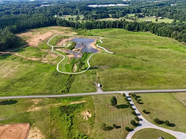 94 Horseshow Rd NW, Adairsville, GA 30103