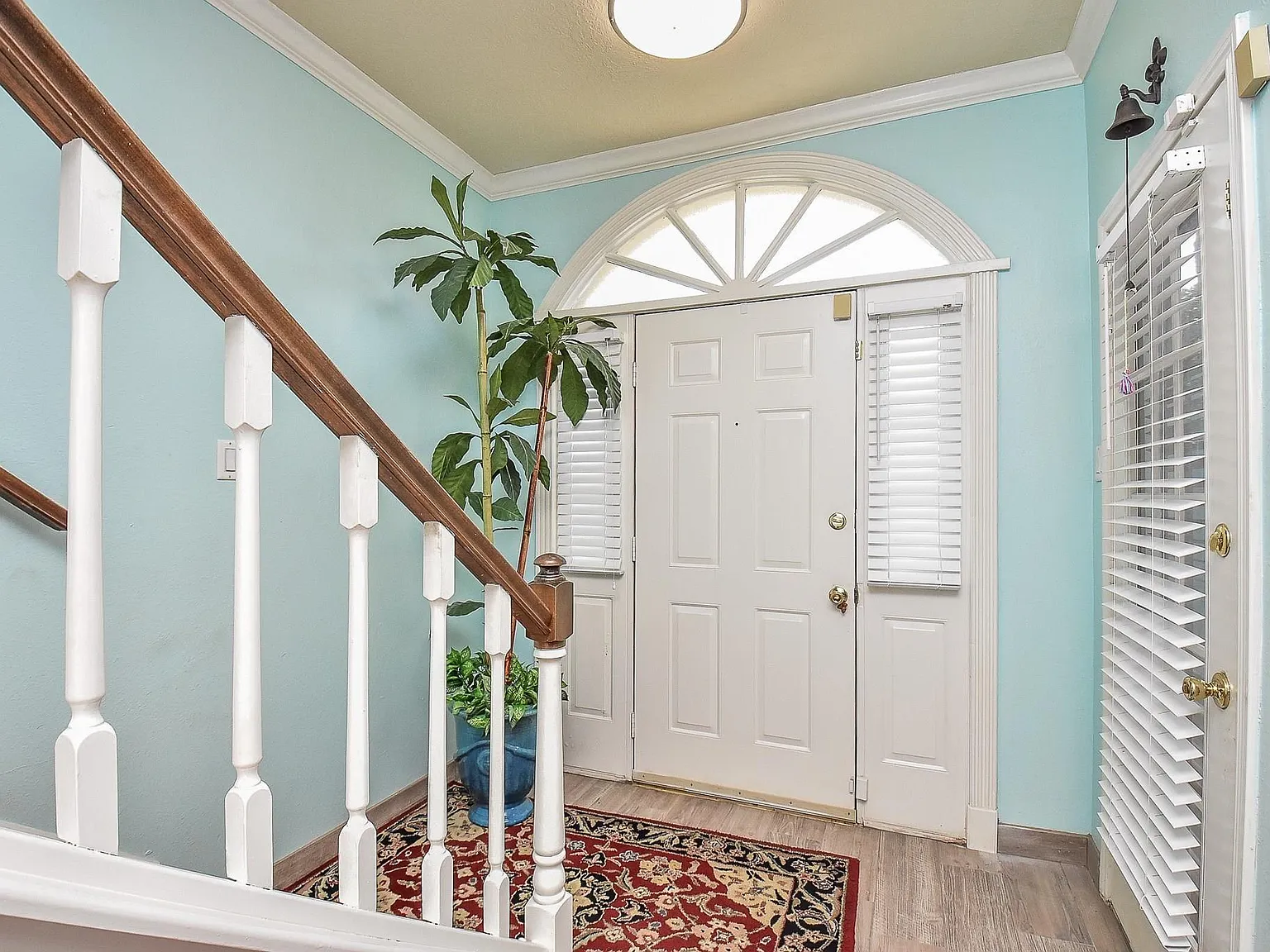 3 bed, 2.5 bath, 1718 sqft, $2,180 — Photo 2