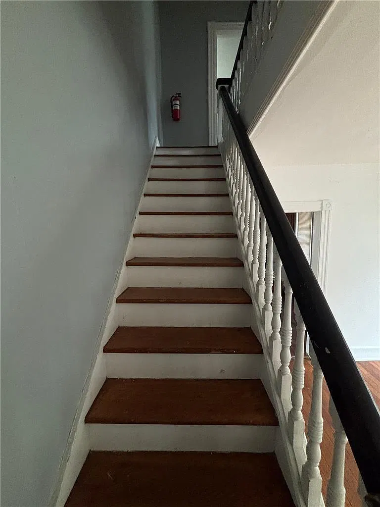 4 bed, 2.0 bath, 1831 sqft, $2,145 — Photo 3