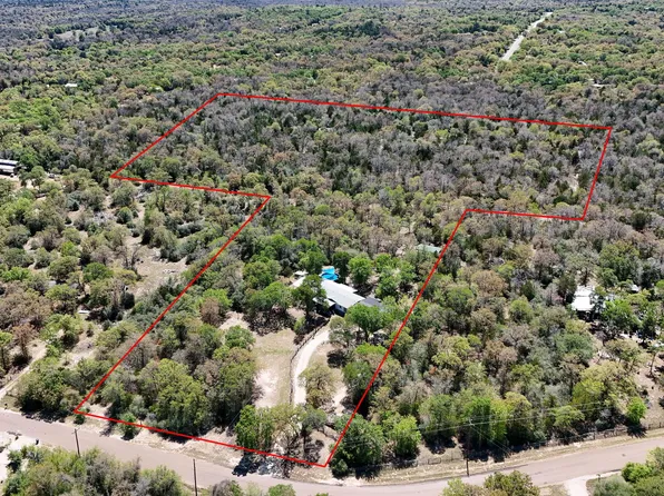 541 Hidden Oaks Dr, Elgin, TX 78621