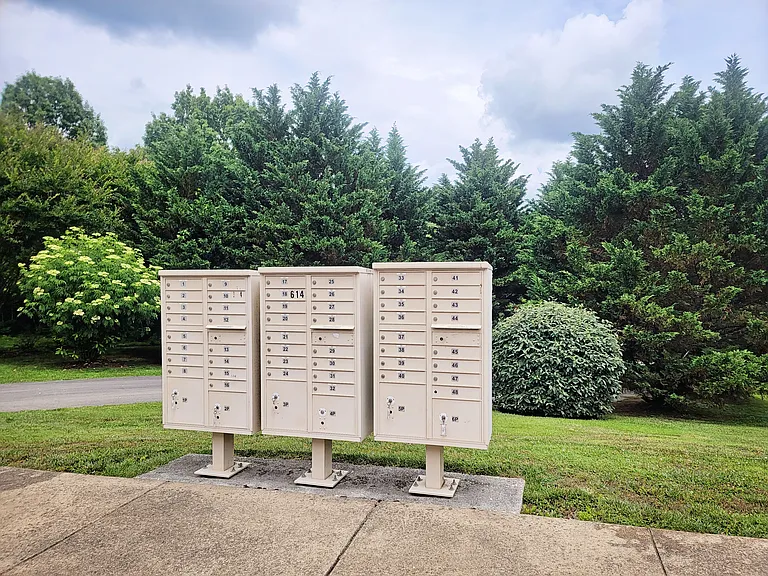 652 Grays Pointe Ct — Photo 31