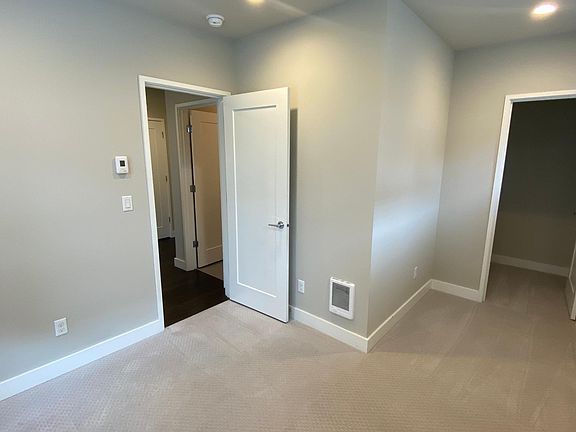 5th image of 16378 NE 12th Ct #B4