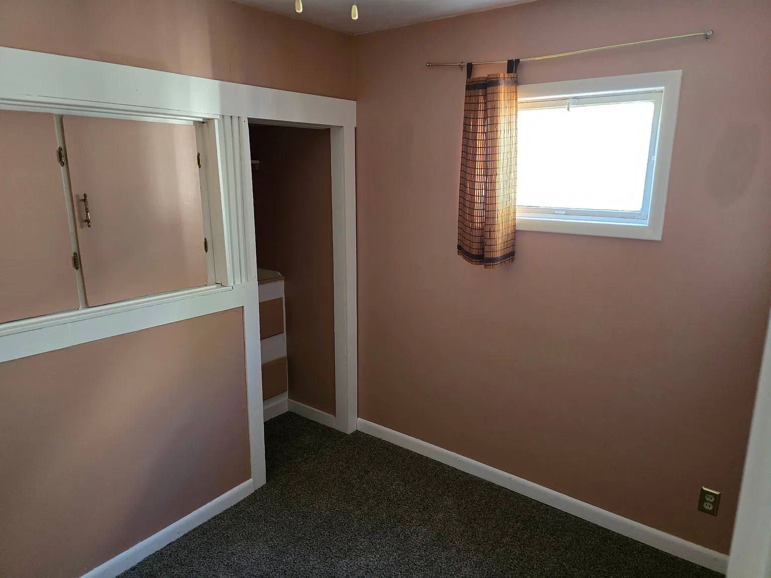 5 bed, 6969 sqft, $1,300 — Photo 2