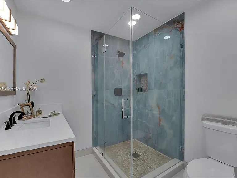 1137 SW 8th Ave — Photo 7