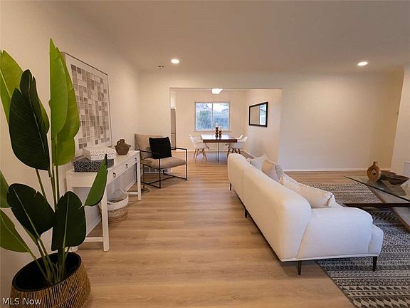 4th image of 848 Stanwell Dr