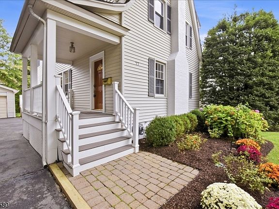 2nd image of 77 Meadowbrook Rd