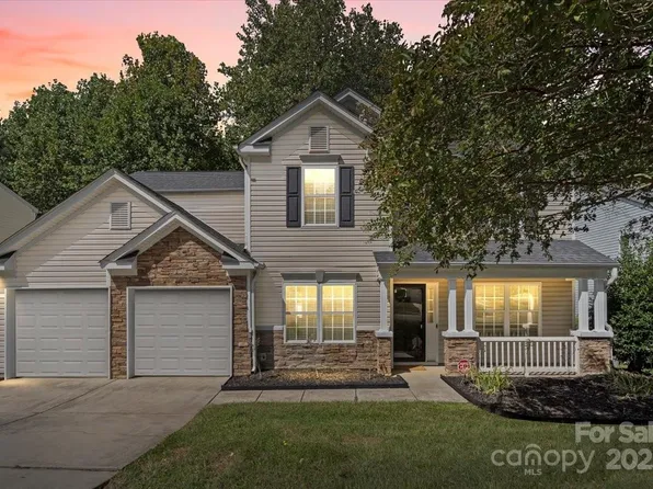 2008 Waters Trail Dr, Charlotte, NC 28216