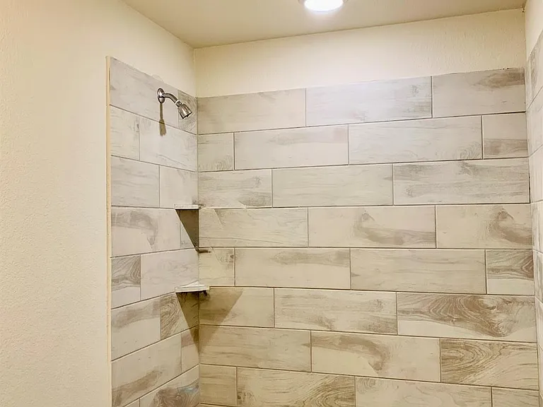 808 Fallbrook Dr — Photo 14