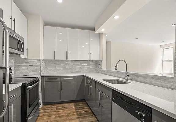 5th image of 4 S Pinehurst Ave APT 2B