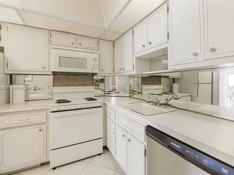 1950 S Ocean Dr #CU-5Q — Photo 24