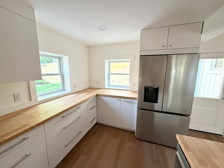 170 Sunnyside Ave — Photo 5