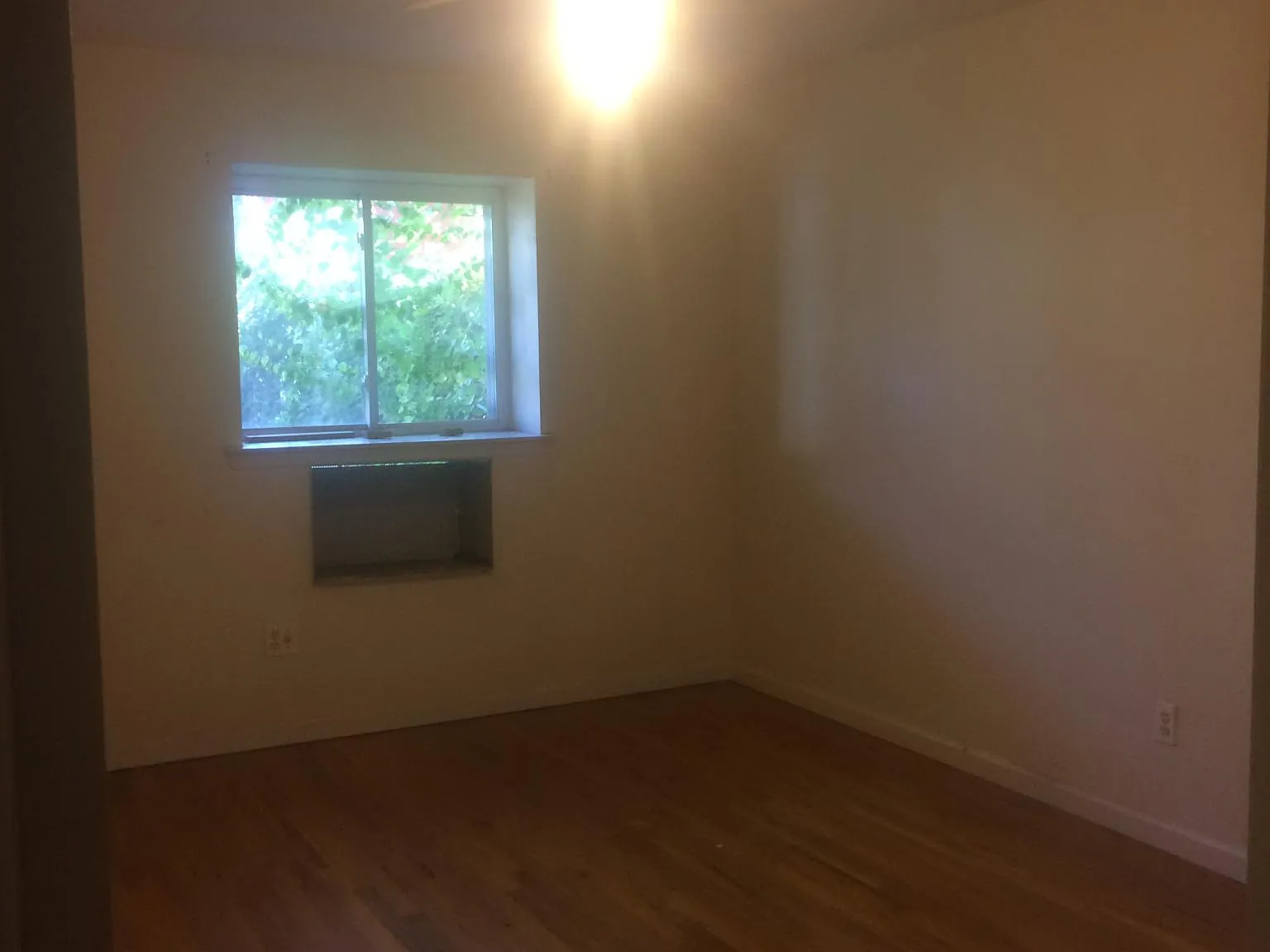 1814 Mayflower Ave — Photo 3