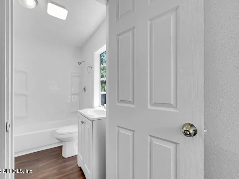 2410 McQuade St — Photo 18
