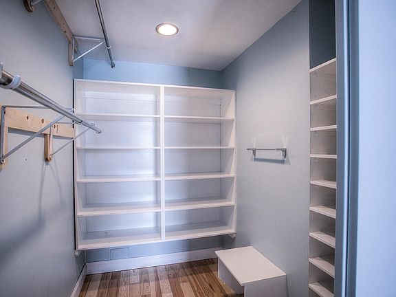 2nd image of 3000 Farnam St #S5r