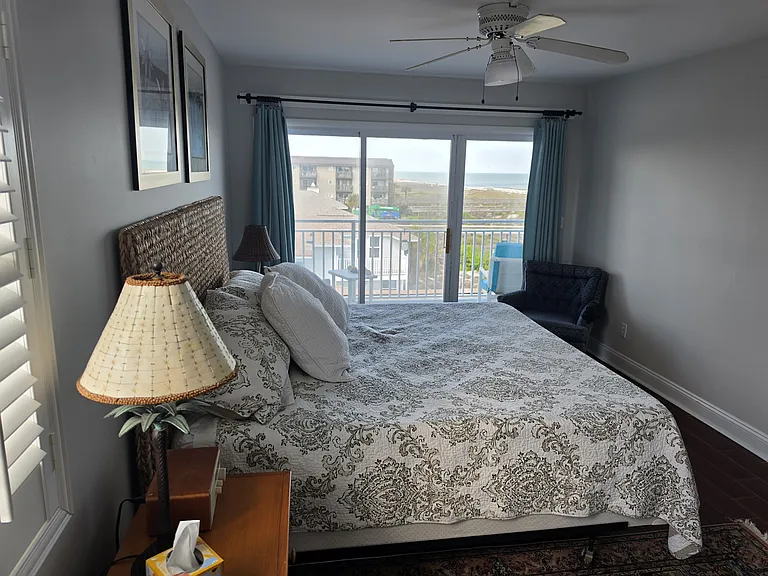 Prinary Bedroom with Ocean View, King size bed