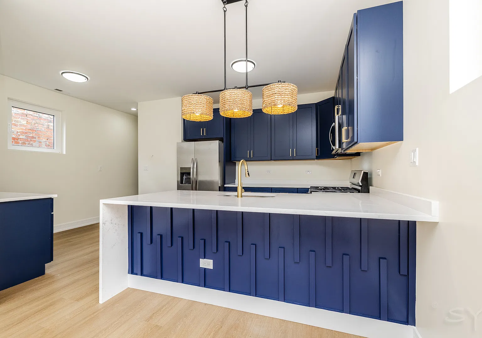 3 bed, 1200 sqft, $2,300 — Photo 3