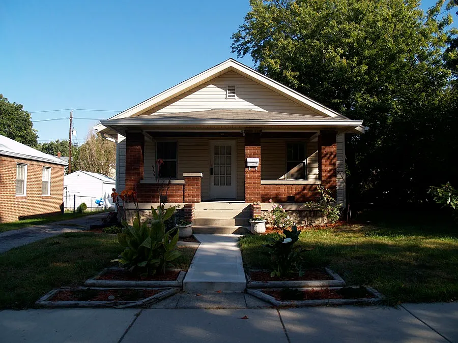 1432 E Mills Ave photo 1