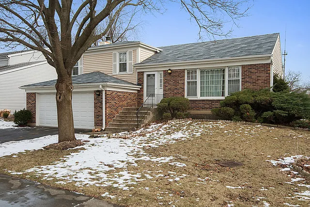 549 Iroquois Trl photo 1