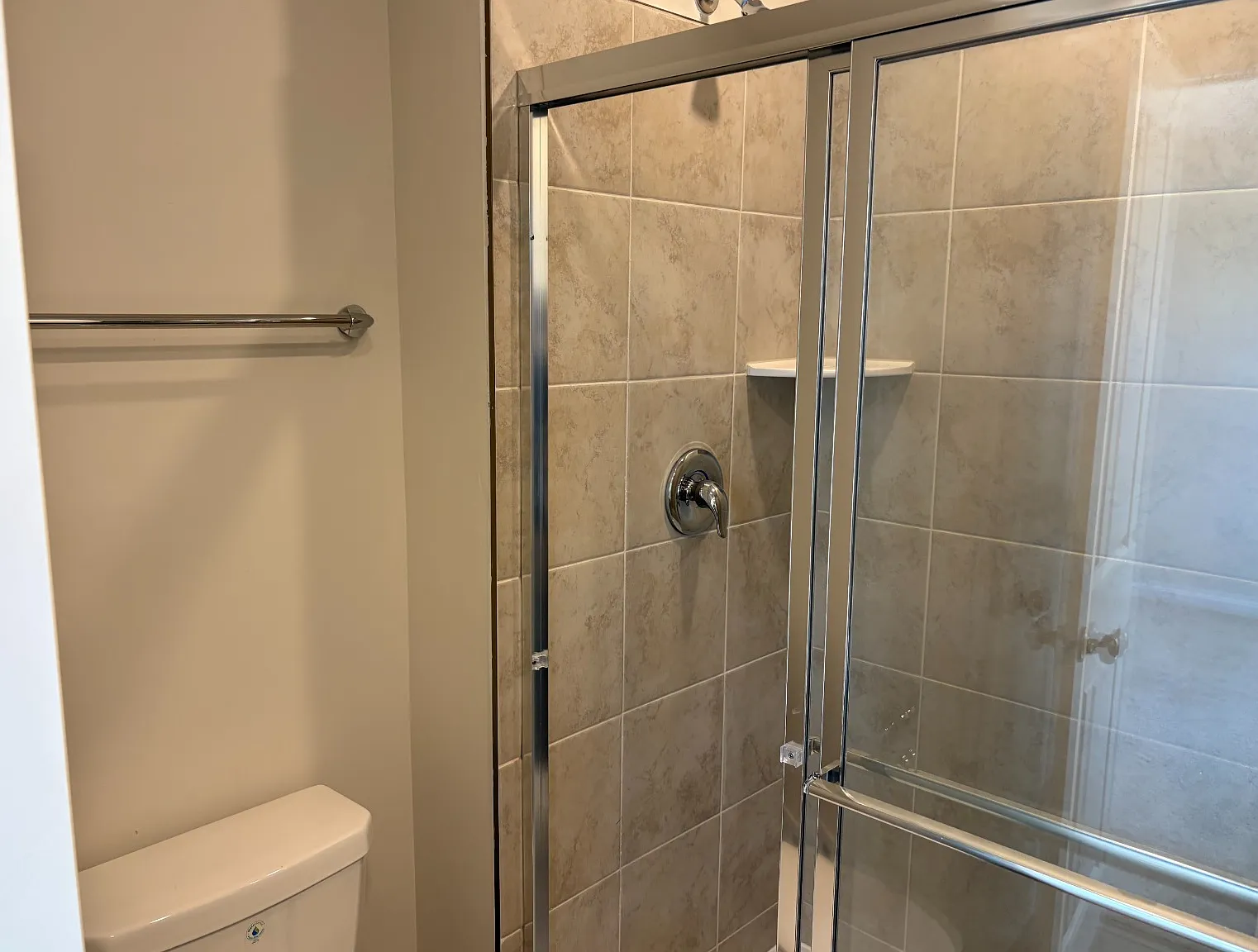 3 bed, 2025 sqft, $2,250 — Photo 3