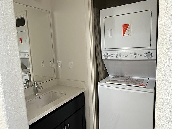 4th image of 3075 Paxton Ct