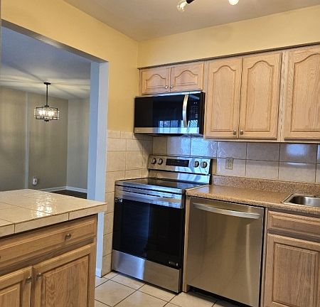 5th image of 49 Alexandria Way