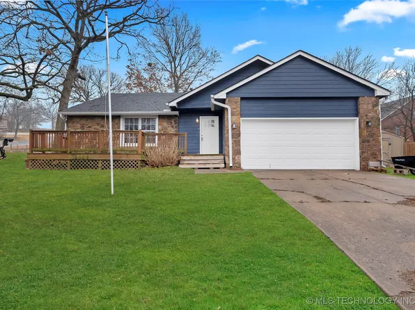 18202 Woodcrest Ln, Catoosa, OK 74015