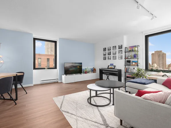 1641 Third Avenue image 1 of 9