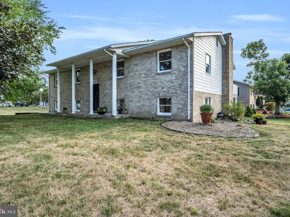 785 E Side Dr, Greencastle, PA 17225