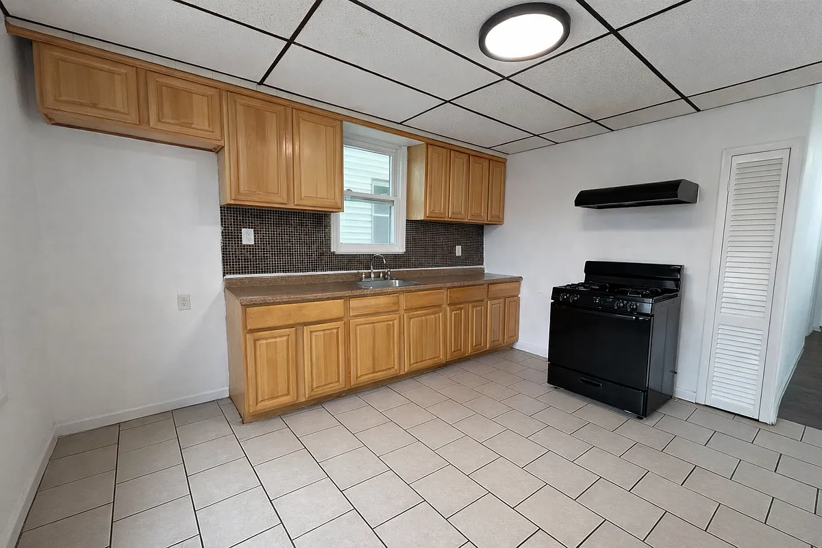 Building Photo - 524 Grove St #1