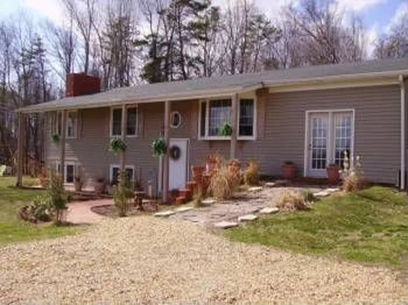 1263 Country Dr, King George, VA 22485