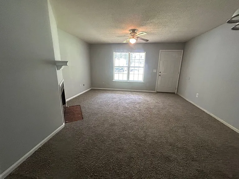107 Country Town Dr — Photo 3